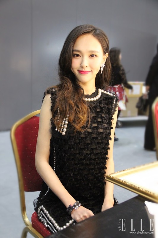 糖糖唐嫣搭配珍珠元素的服装,平时甜心感的少女路线一下子转变为了